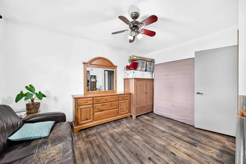 4832 Worcester Drive SW Calgary AB T3C3L6