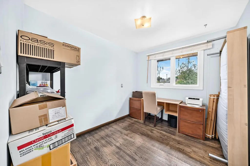4832 Worcester Drive SW Calgary AB T3C3L6