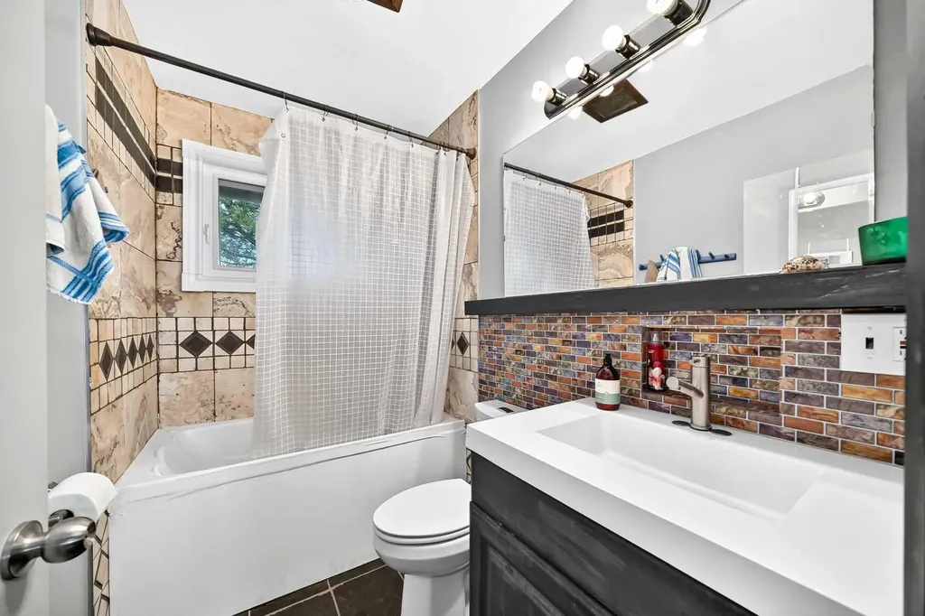 4832 Worcester Drive SW Calgary AB T3C3L6