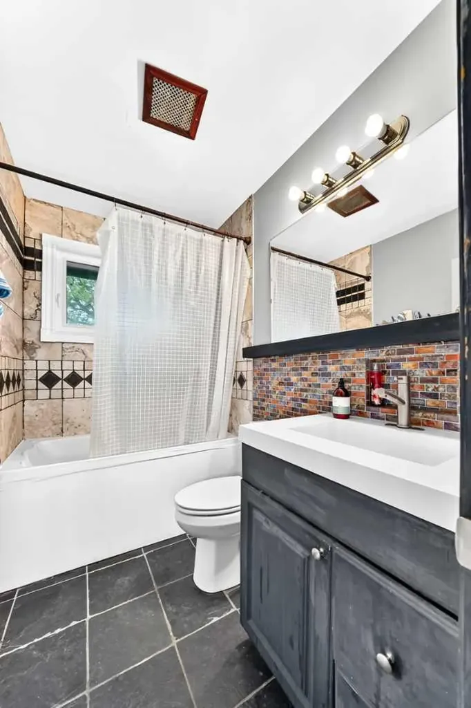 4832 Worcester Drive SW Calgary AB T3C3L6