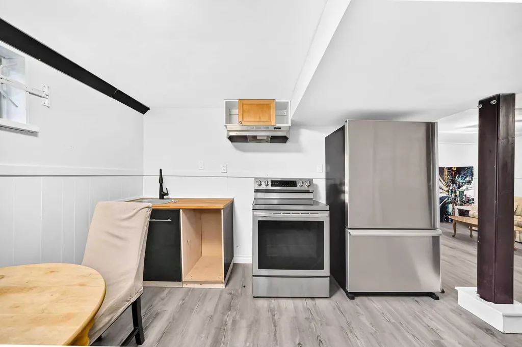 4832 Worcester Drive SW Calgary AB T3C3L6