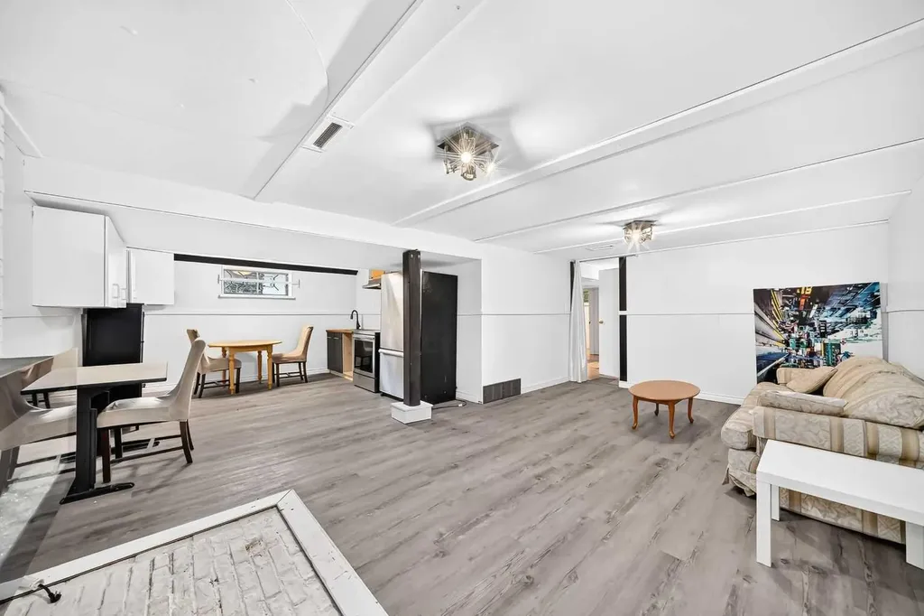 4832 Worcester Drive SW Calgary AB T3C3L6