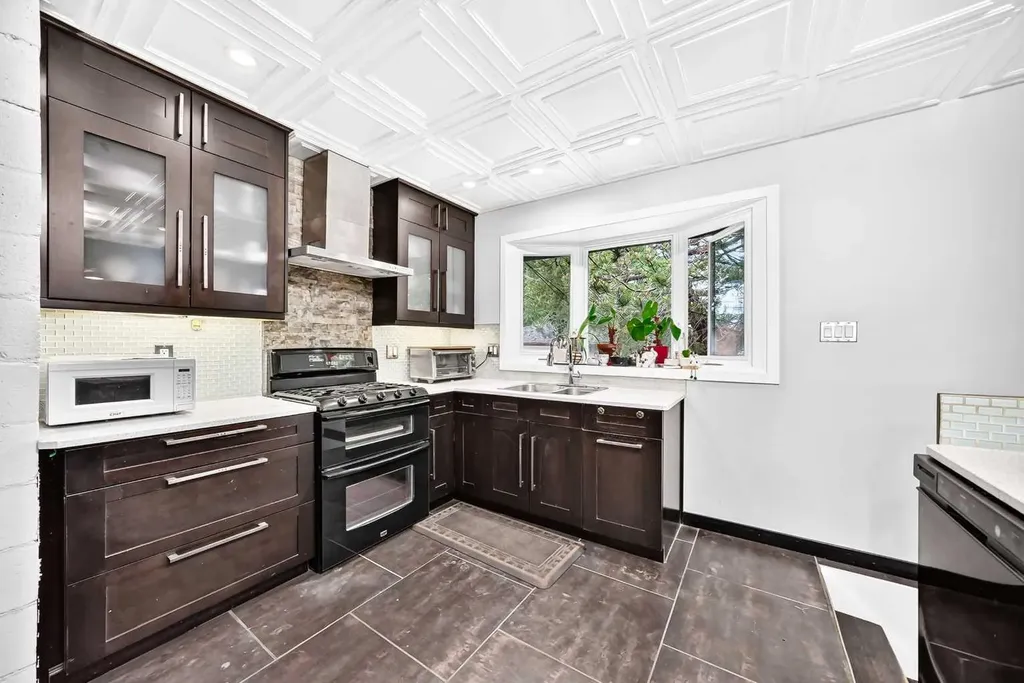 4832 Worcester Drive SW Calgary AB T3C3L6