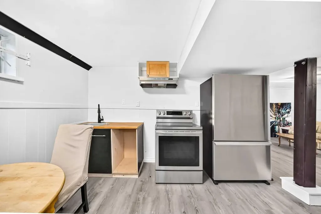 4832 Worcester Drive SW Calgary AB T3C3L6
