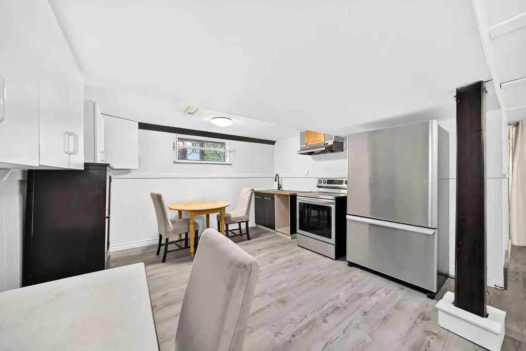 4832 Worcester Drive SW Calgary AB T3C3L6