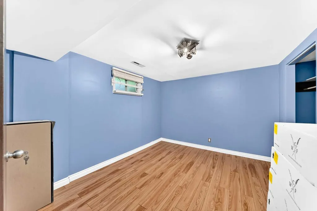 4832 Worcester Drive SW Calgary AB T3C3L6