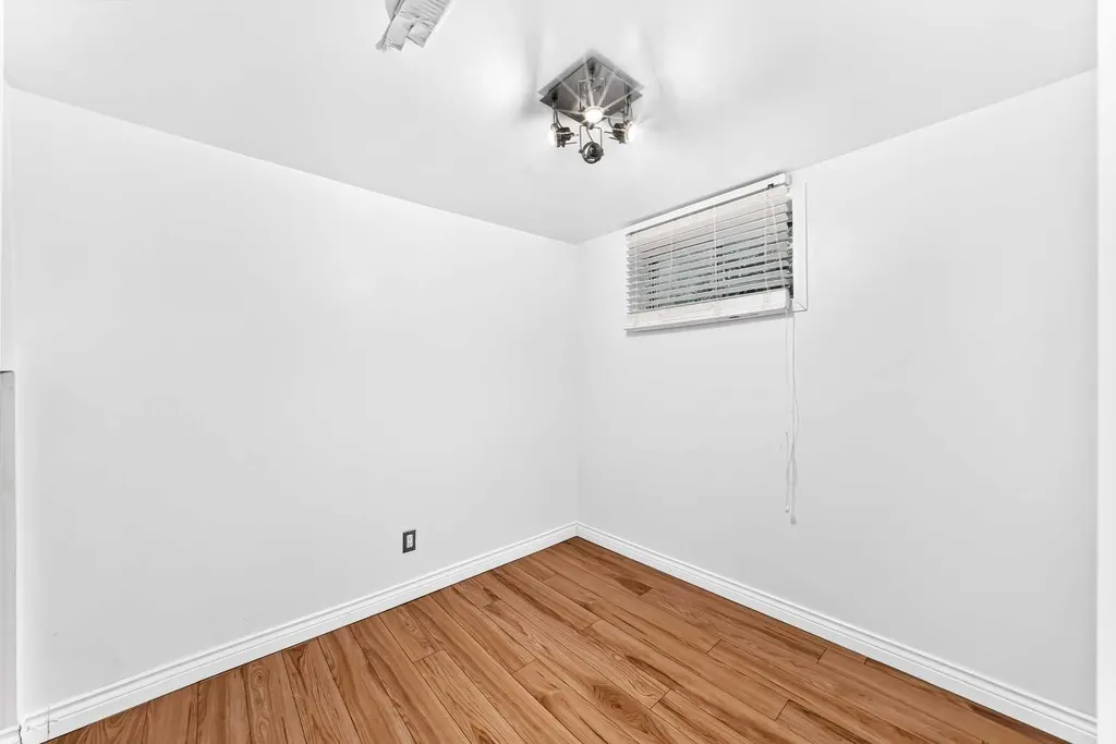 4832 Worcester Drive SW Calgary AB T3C3L6