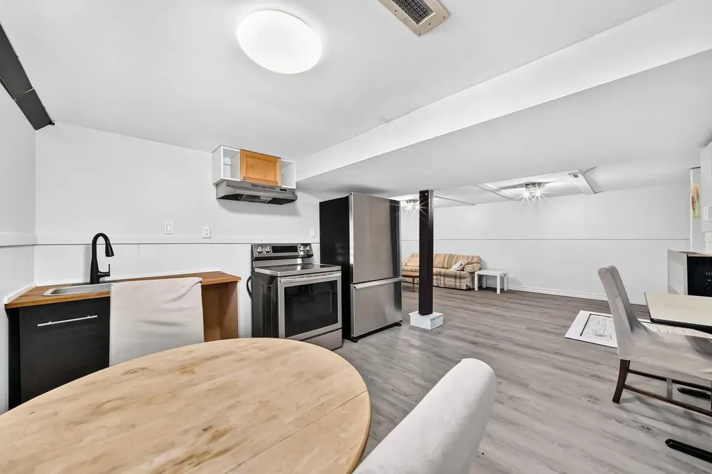 4832 Worcester Drive SW Calgary AB T3C3L6