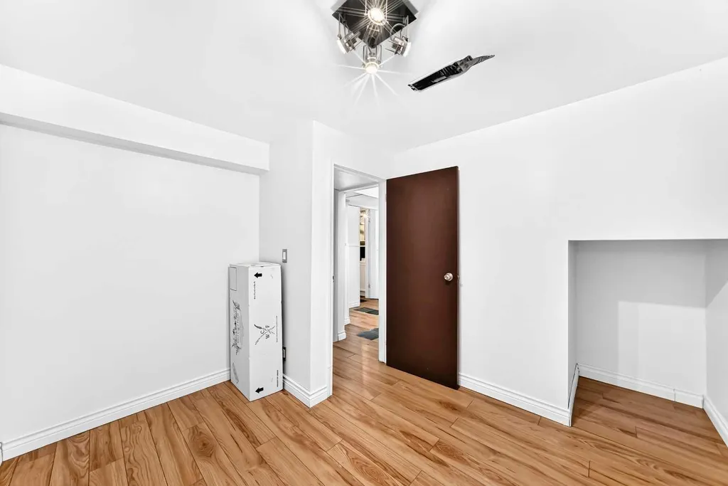 4832 Worcester Drive SW Calgary AB T3C3L6