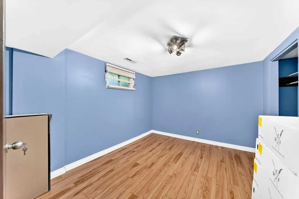4832 Worcester Drive SW Calgary AB T3C3L6