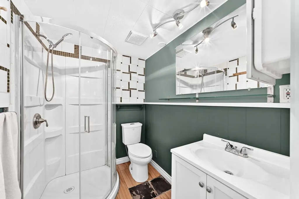 4832 Worcester Drive SW Calgary AB T3C3L6