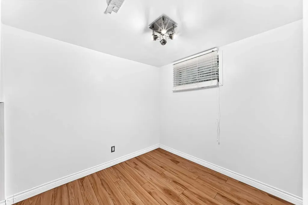 4832 Worcester Drive SW Calgary AB T3C3L6