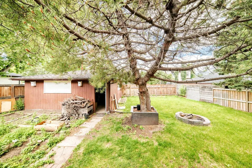 4832 Worcester Drive SW Calgary AB T3C3L6