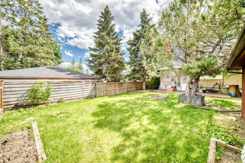 4832 Worcester Drive SW Calgary AB T3C3L6