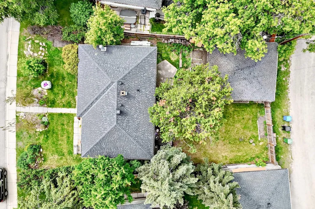4832 Worcester Drive SW Calgary AB T3C3L6