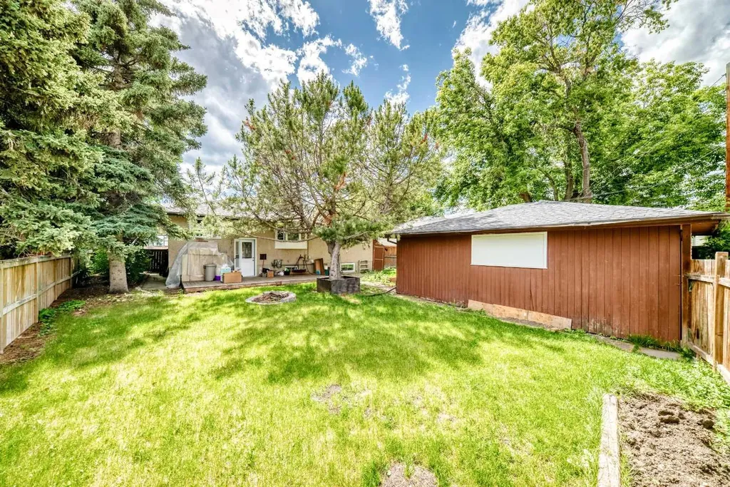 4832 Worcester Drive SW Calgary AB T3C3L6