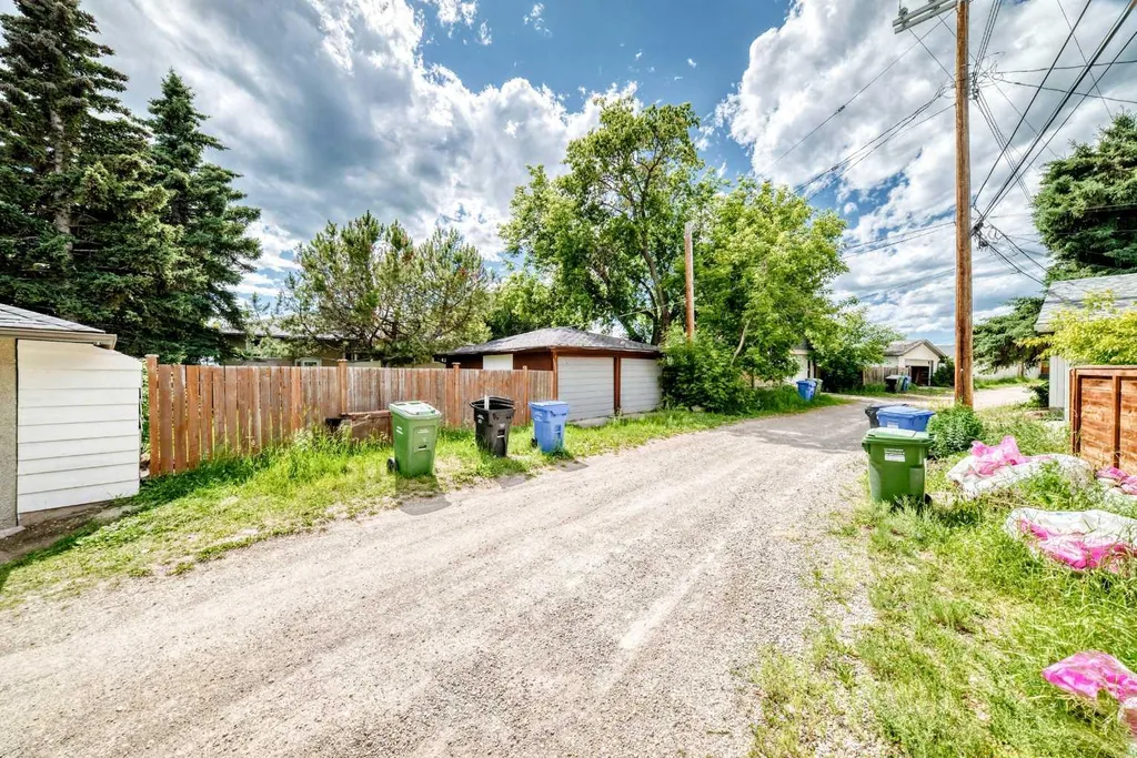 4832 Worcester Drive SW Calgary AB T3C3L6