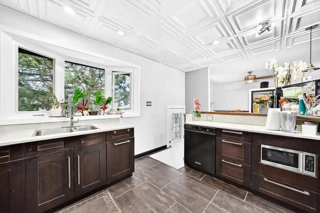 4832 Worcester Drive SW Calgary AB T3C3L6