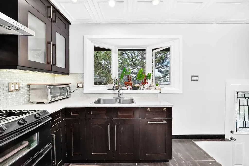 4832 Worcester Drive SW Calgary AB T3C3L6