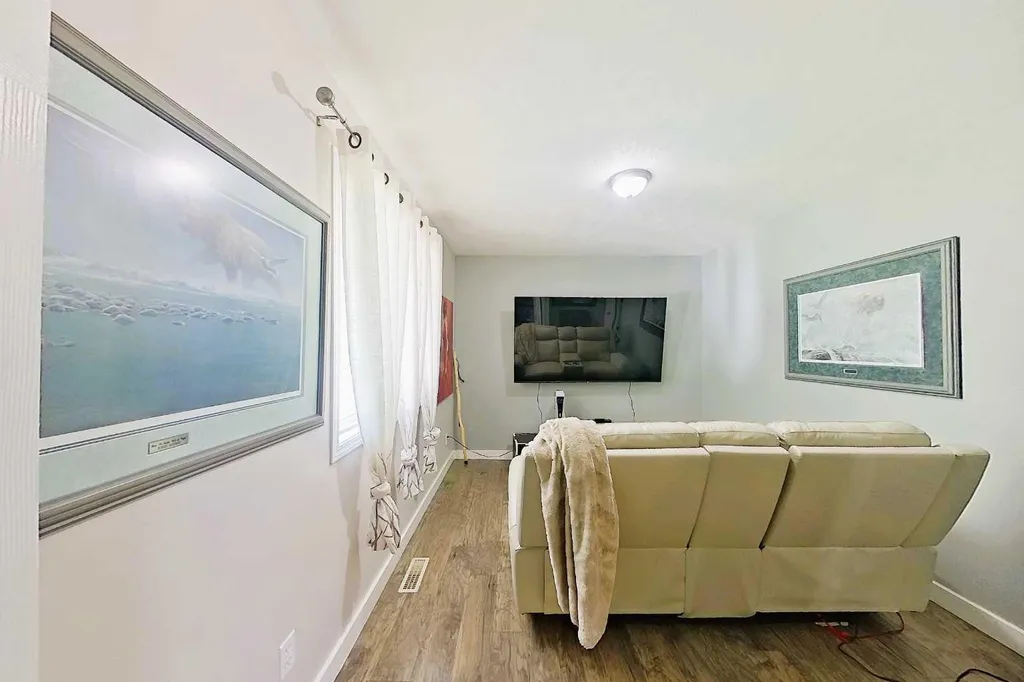 125 10 Street Canyon Creek AB T0G 0M0