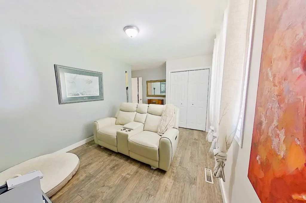 125 10 Street Canyon Creek AB T0G 0M0