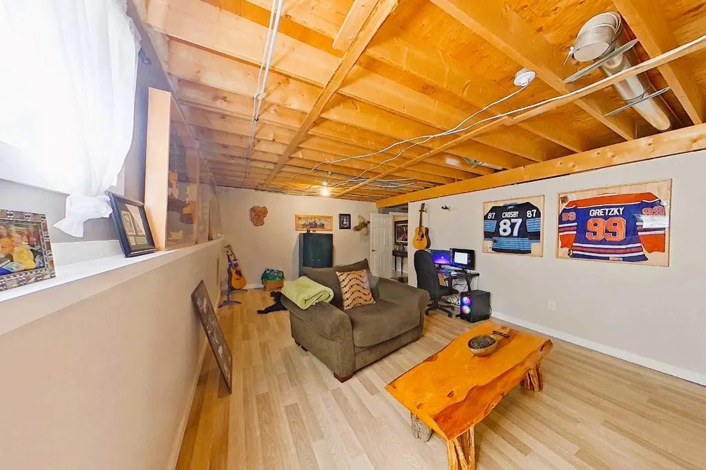 125 10 Street Canyon Creek AB T0G 0M0