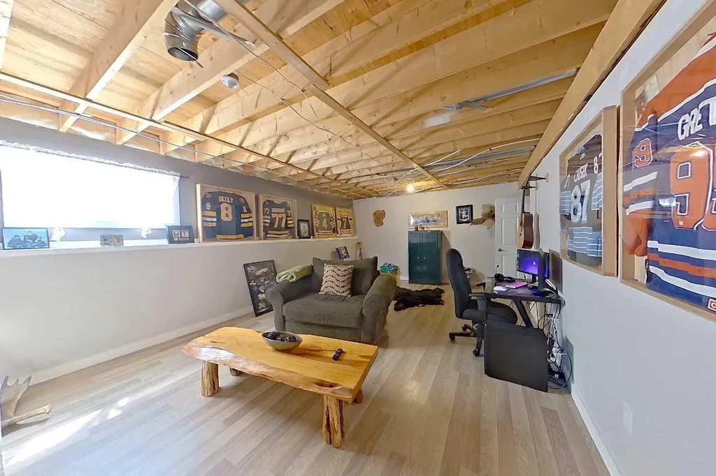 125 10 Street Canyon Creek AB T0G 0M0