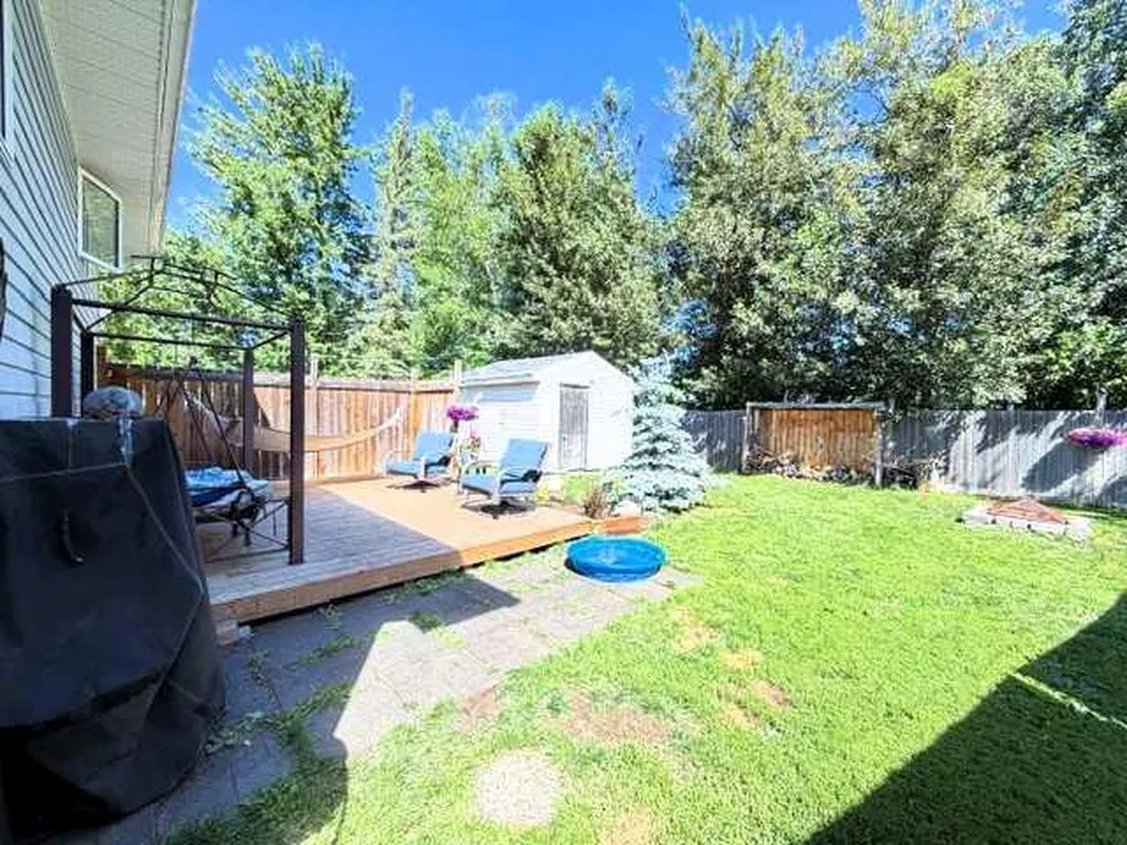 125 10 Street Canyon Creek AB T0G 0M0