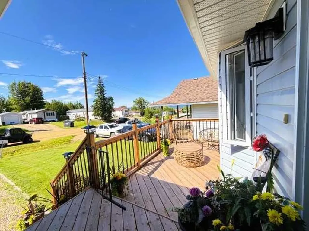 125 10 Street Canyon Creek AB T0G 0M0