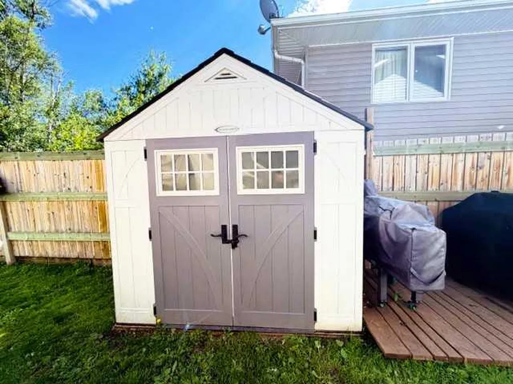 125 10 Street Canyon Creek AB T0G 0M0