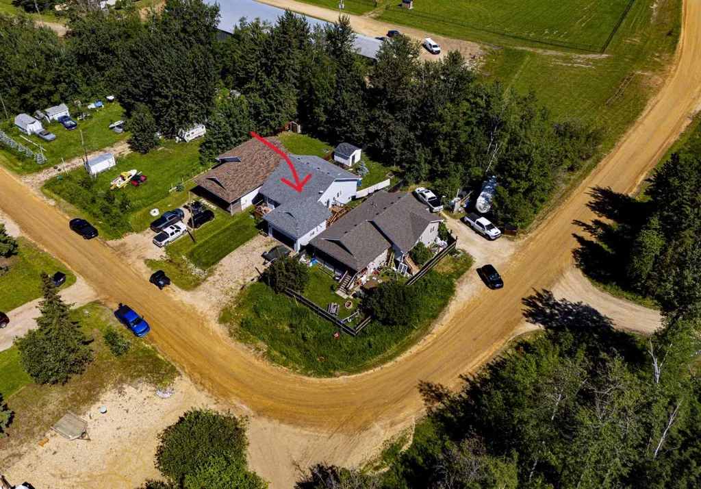 125 10 Street Canyon Creek AB T0G 0M0