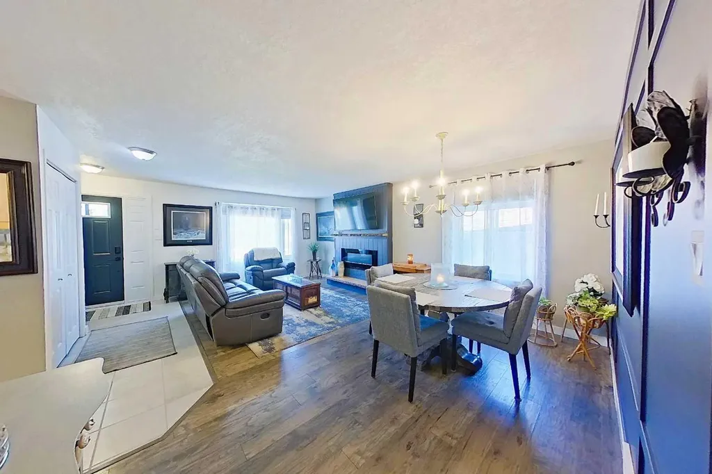 125 10 Street Canyon Creek AB T0G 0M0