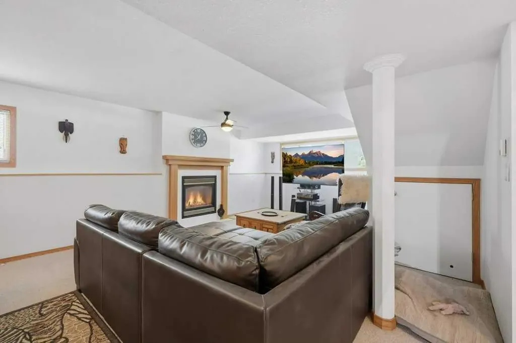 23 Kemp Avenue Red Deer AB T4P 3M3