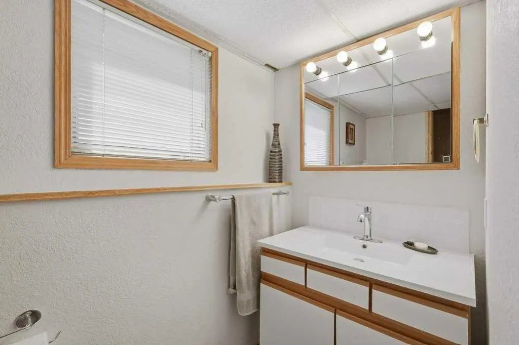 23 Kemp Avenue Red Deer AB T4P 3M3