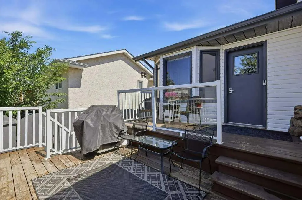23 Kemp Avenue Red Deer AB T4P 3M3