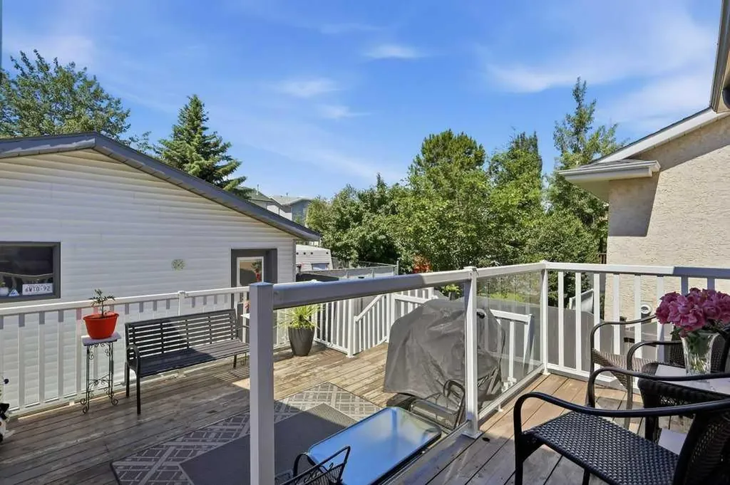 23 Kemp Avenue Red Deer AB T4P 3M3
