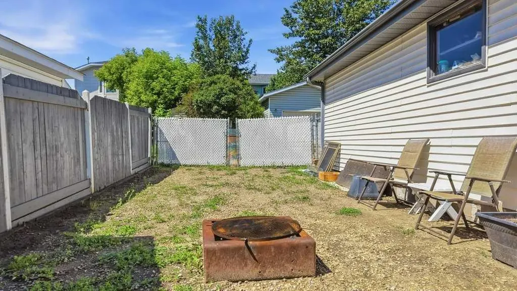 23 Kemp Avenue Red Deer AB T4P 3M3