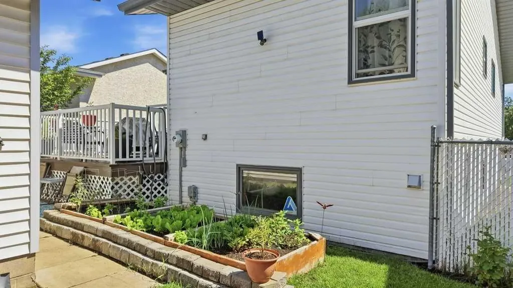 23 Kemp Avenue Red Deer AB T4P 3M3