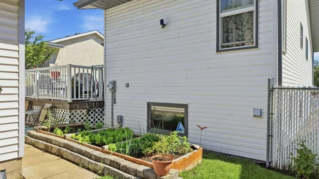 23 Kemp Avenue Red Deer AB T4P 3M3