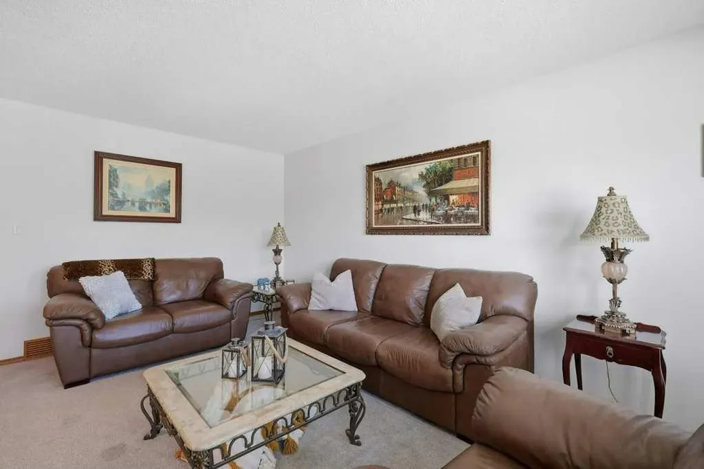 23 Kemp Avenue Red Deer AB T4P 3M3