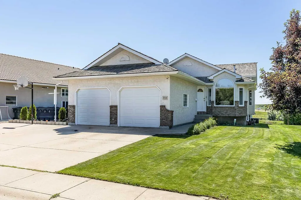 733 Taylor Road SE Medicine Hat AB T1B 4A5