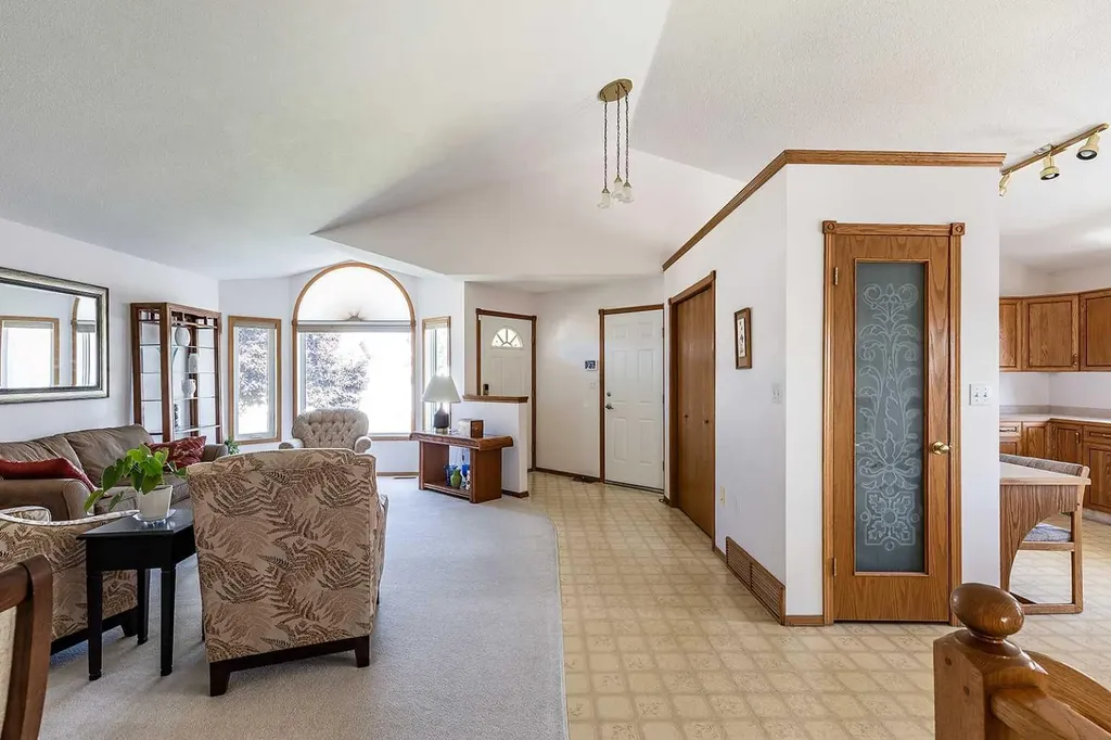 733 Taylor Road SE Medicine Hat AB T1B 4A5
