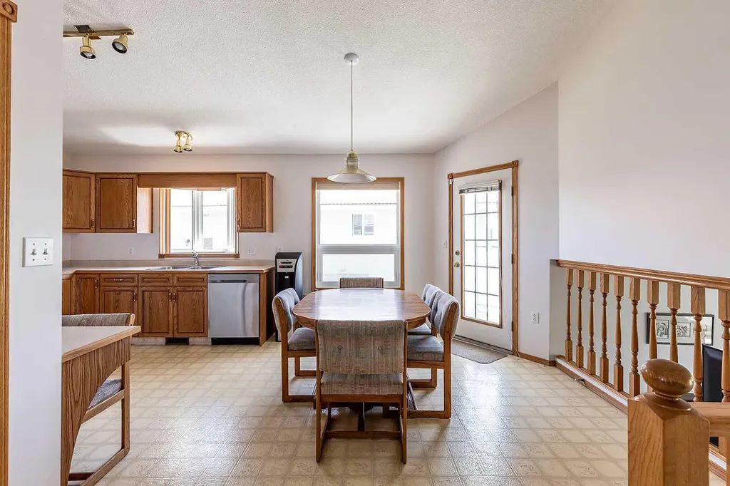733 Taylor Road SE Medicine Hat AB T1B 4A5