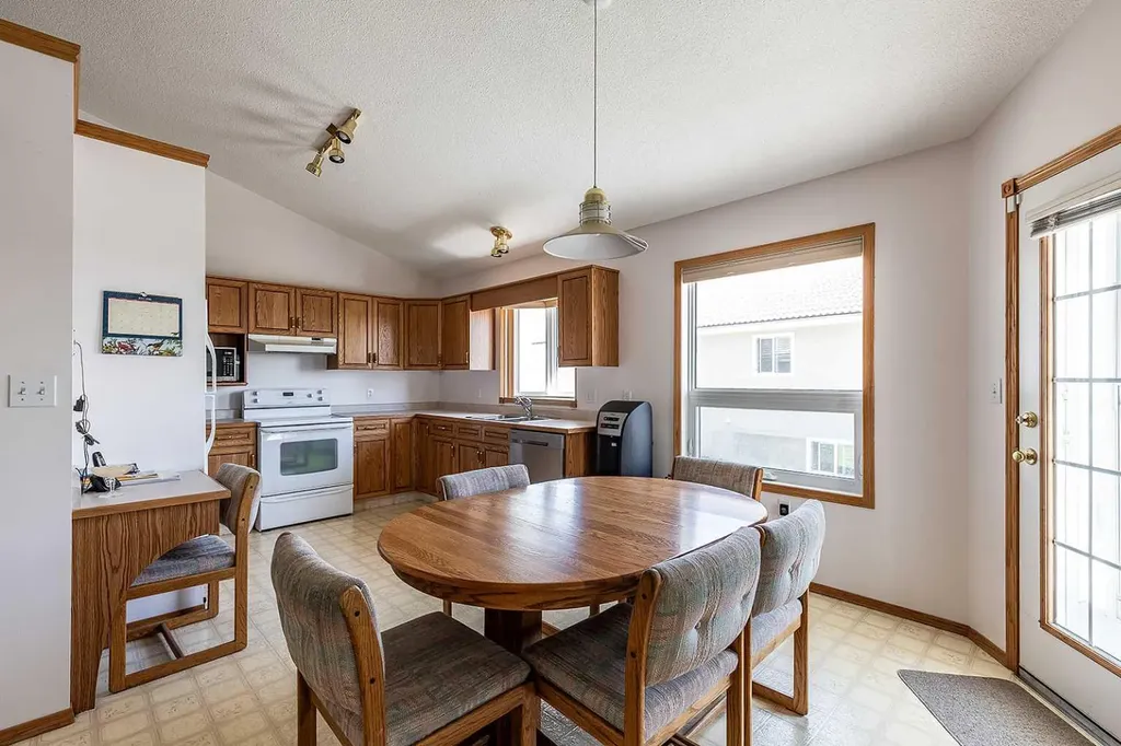 733 Taylor Road SE Medicine Hat AB T1B 4A5