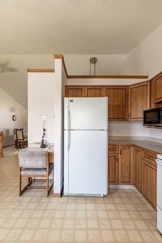 733 Taylor Road SE Medicine Hat AB T1B 4A5