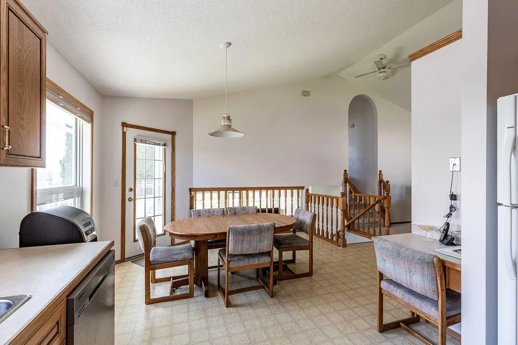 733 Taylor Road SE Medicine Hat AB T1B 4A5