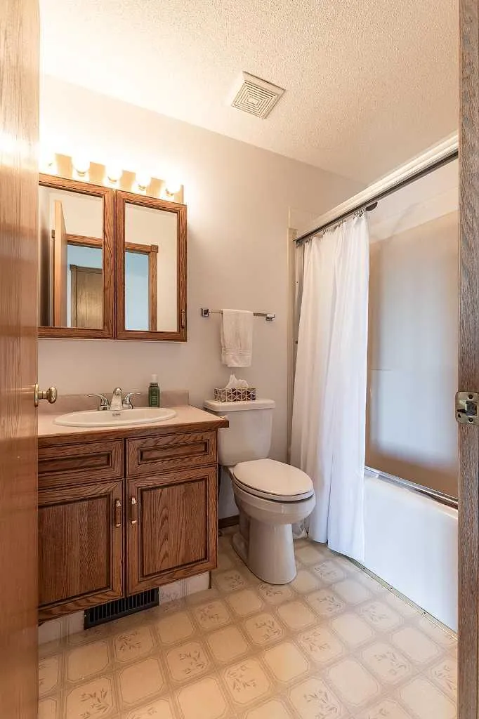 733 Taylor Road SE Medicine Hat AB T1B 4A5