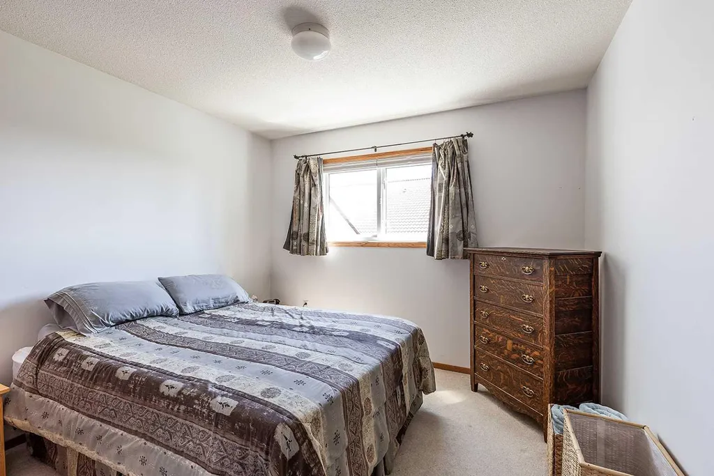 733 Taylor Road SE Medicine Hat AB T1B 4A5