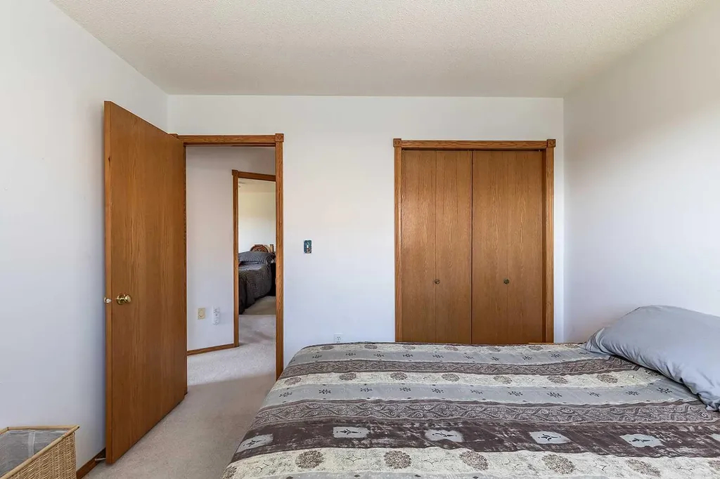 733 Taylor Road SE Medicine Hat AB T1B 4A5