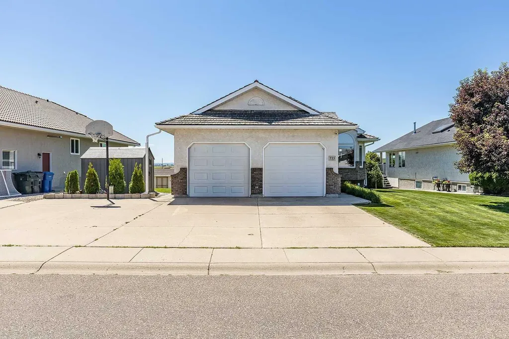 733 Taylor Road SE Medicine Hat AB T1B 4A5